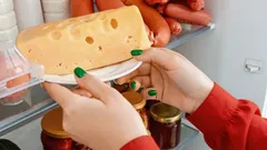 Ser zachowa świeżość przez miesiące: oto jak prawidłowo przechowywać go w lodówce