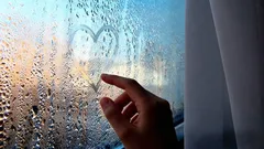 Okna przestaną parować i pleśnieć: 4 proste sposoby na walkę z kondensacją